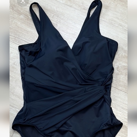 MIRACLESUIT Twisted Sister Esmerlda One-Piece Swimsuit BLACK SIZE 14 - Picture 5 of 10